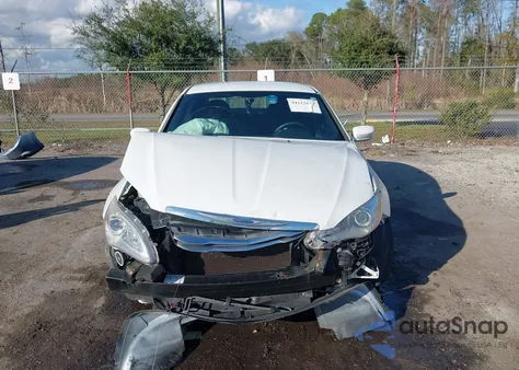 2013 Chrysler 200 Touring из США, поврежденный, VIN 1C3CCBBB1DN732553